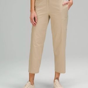 NWT Lululemon Ventlight Cargo Mid Rise Crop 26" size 8